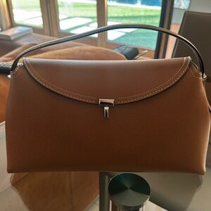 New TOTEME top handle bag in tan grain leather